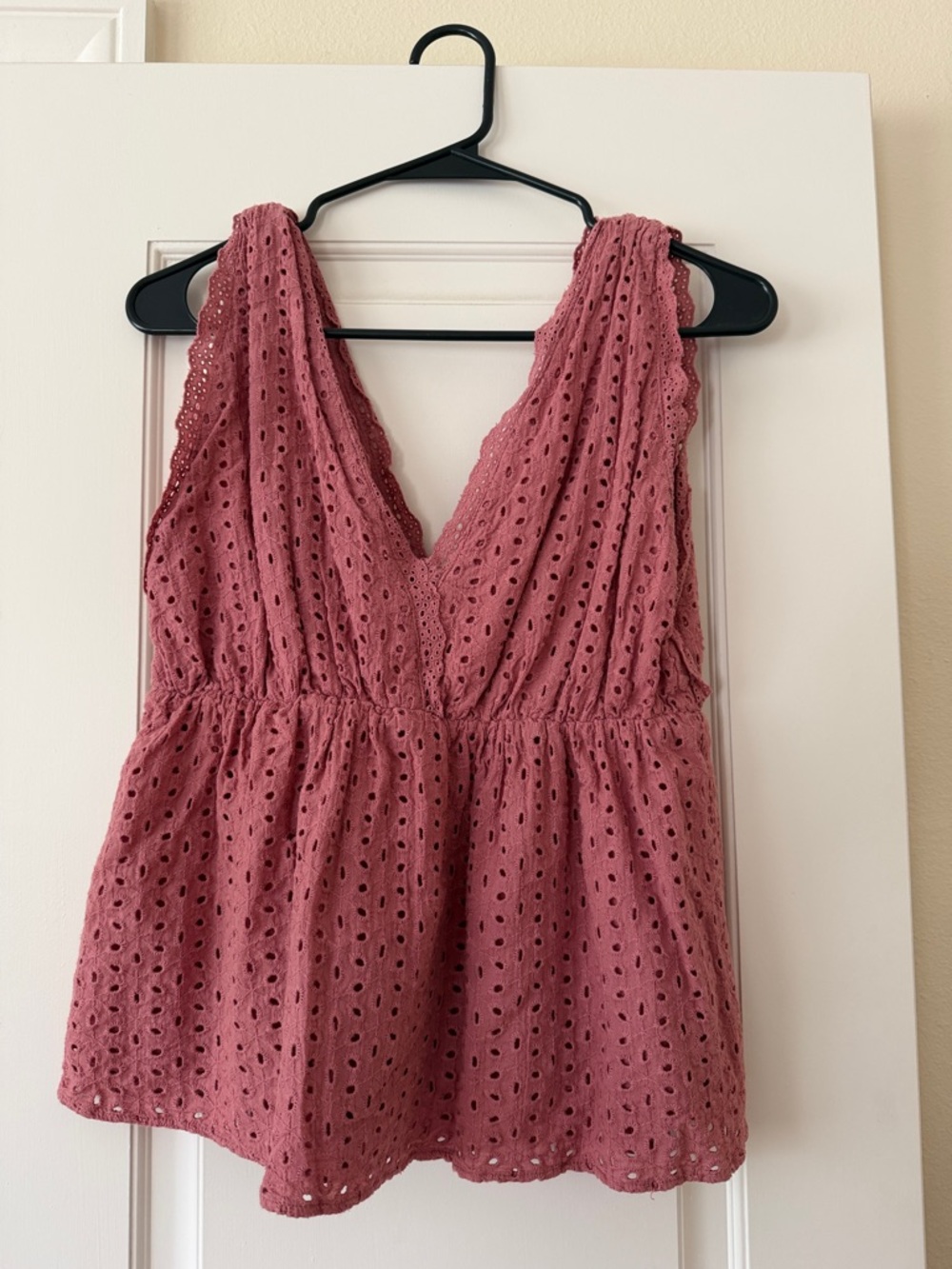 Sleeveless Eyelet V-Neck Tank Blouse in Rose